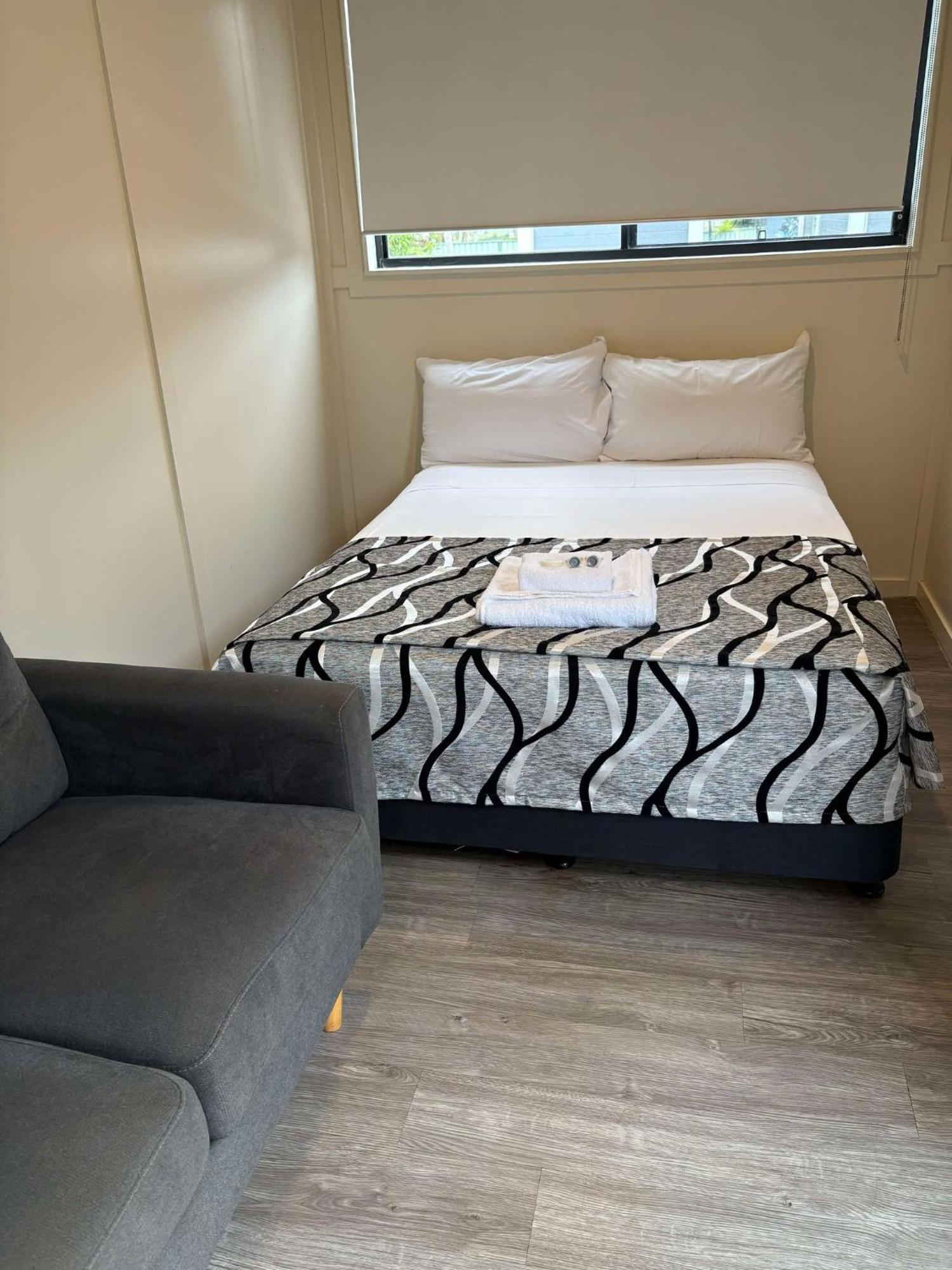 Ingham Tourist Park Hotel Bagian luar foto